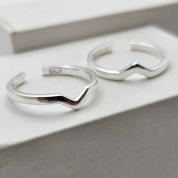 Sterling_Silver_V-Shaped_Toe_Ring