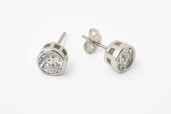 Bezel-Set_Round_Brilliant_Stud_Earrings