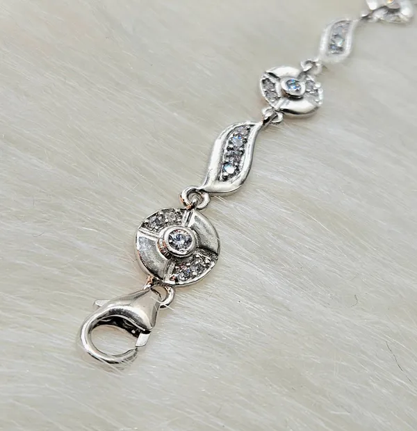 Enchanted_Silver_Zircon_Bracelet