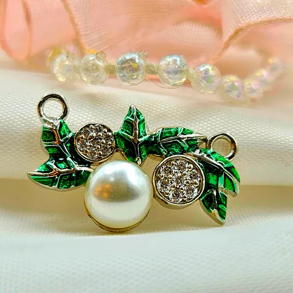 Leaf_Pearl_And_Crystal_Charm_Pendant