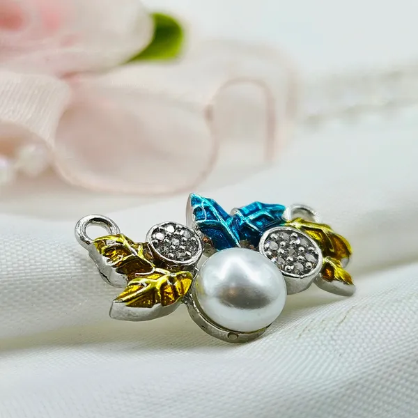 Leaf_Pearl_And_Crystal_Charm_Pendant