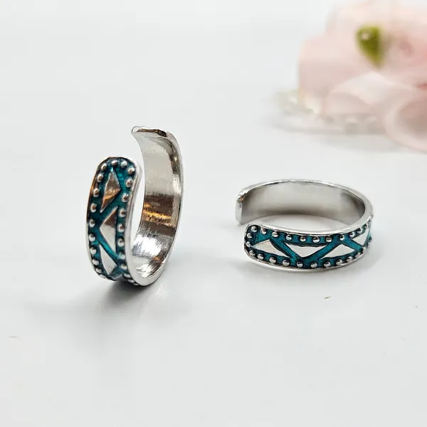 A_Turquoise_Tribal_Pattern_Toe_Rings