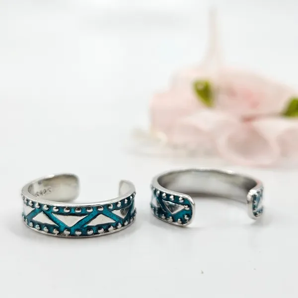 A_Turquoise_Tribal_Pattern_Toe_Rings