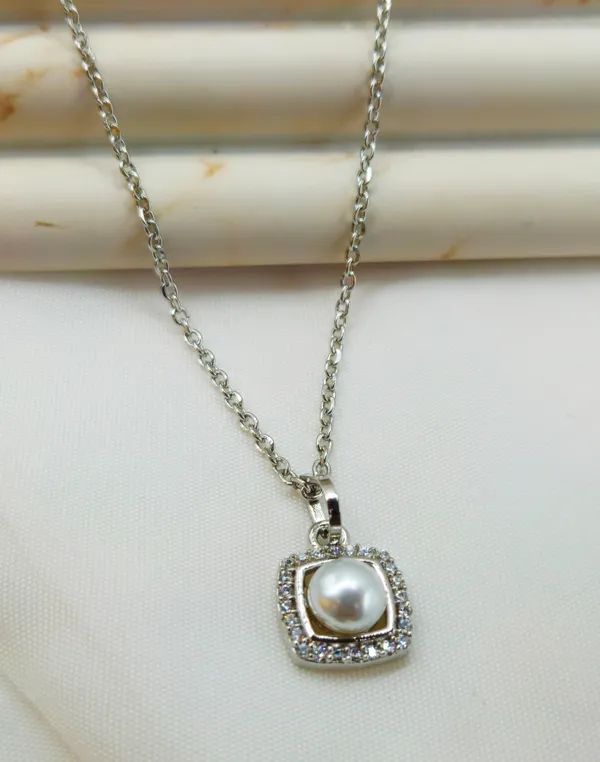Classic_Cushion_Halo_Pearl_Pendant