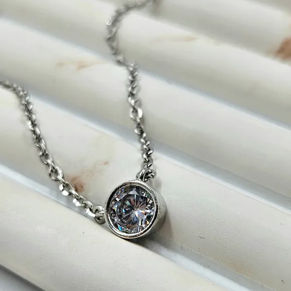Classic_Round_Bezel_Set_Solitaire_Pendant