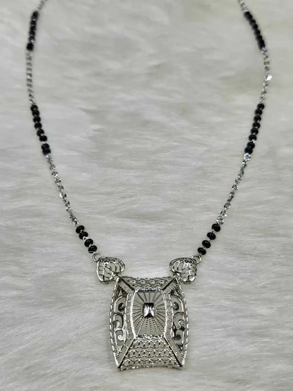 Contemporary_Geometric_Latticework_Mangalsutra