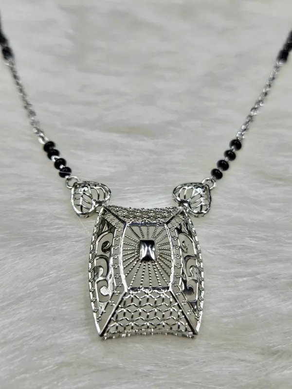 Contemporary_Geometric_Latticework_Mangalsutra