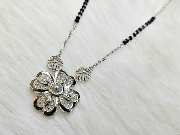 Sterling_Silver_Four-Leaf_Clover_Mangalsutra