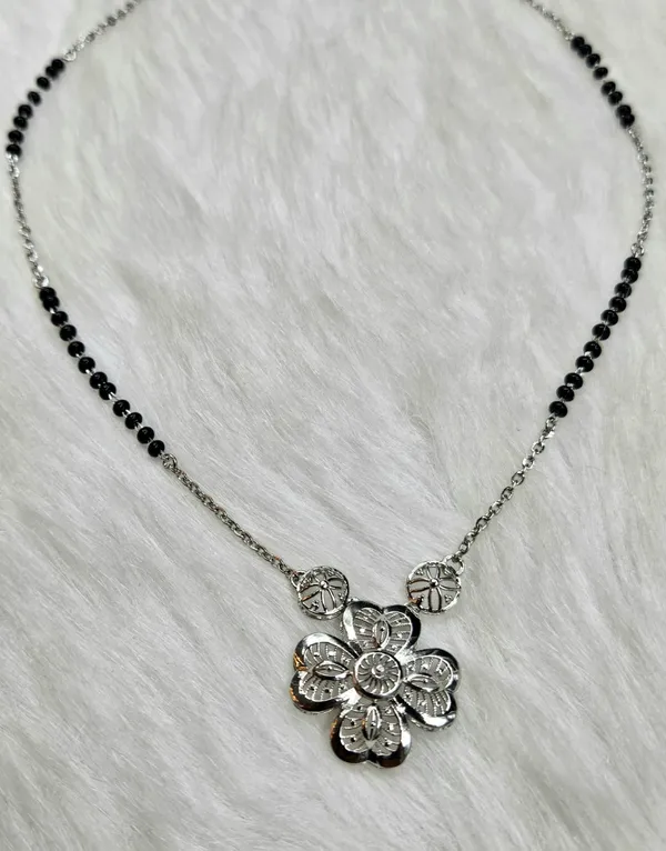 Sterling_Silver_Four-Leaf_Clover_Mangalsutra