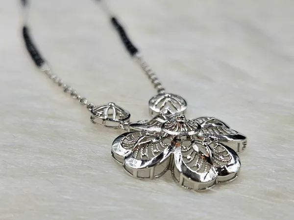 Sterling_Silver_Four-Leaf_Clover_Mangalsutra