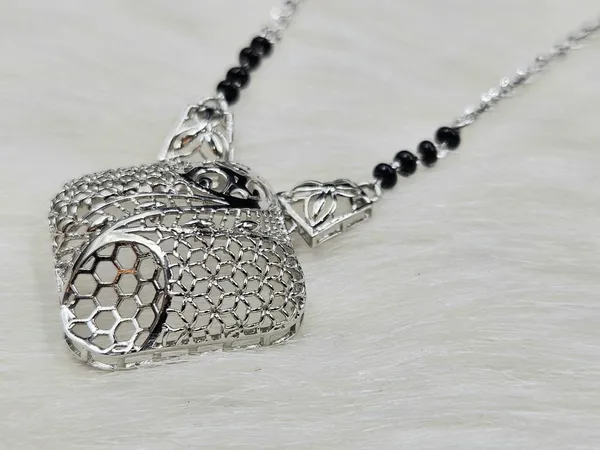 Silver-Lated_Mangalsutra_With_A_Contemporary_Pendant