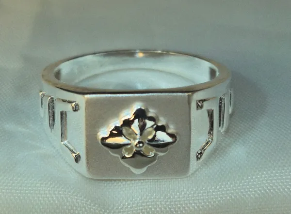 Silver_Floral_Quatrefoil_Signet_Ring_With_An_Abstract_Band