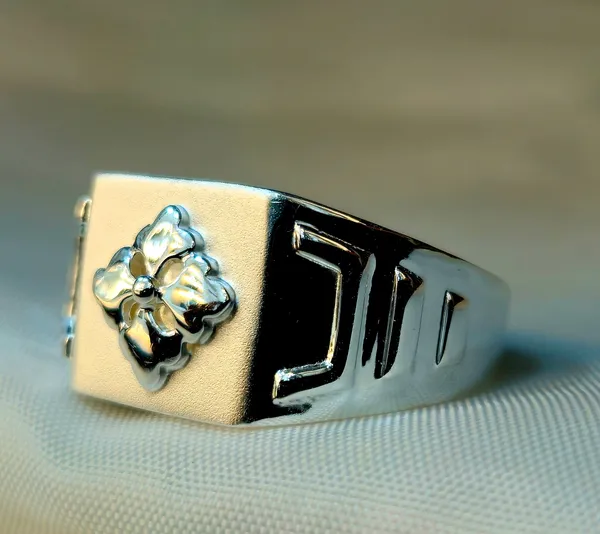 Silver_Floral_Quatrefoil_Signet_Ring_With_An_Abstract_Band