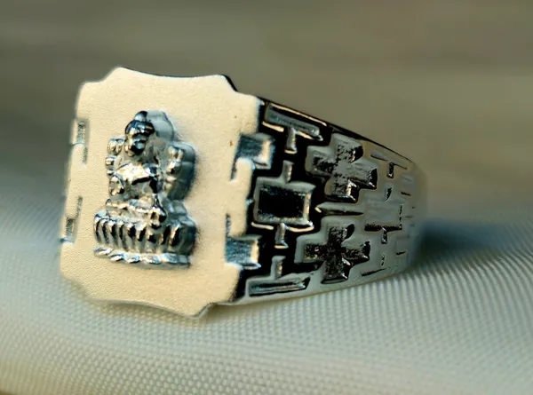 Silver_Goddess_Lakshmi_Signet_Ring_With_A_Geometric_Band