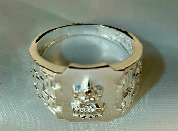 Silver_Goddess_Lakshmi_Signet_Ring_With_A_Geometric_Band