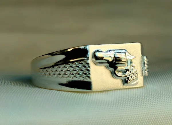 Silver_Revolver_Signet_Ring_With_A_Knurled_Band
