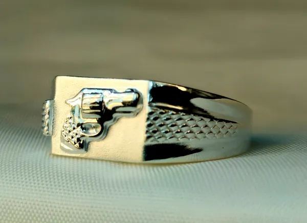 Silver_Revolver_Signet_Ring_With_A_Knurled_Band