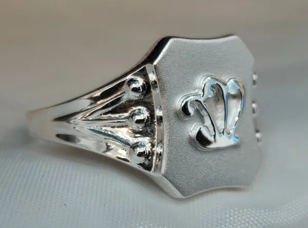 Silver_Stylized_Crown_Hexagonal_Signet_Ring