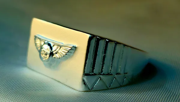 Silver_Bentley_'Flying_B'_Logo_Signet_Ring