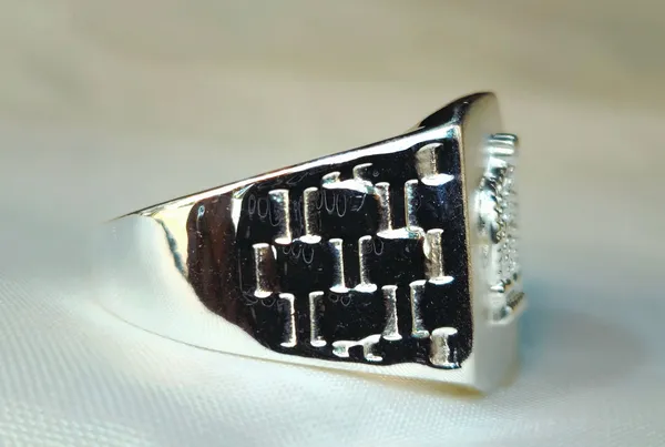 Silver_Royal_Crown_Signet_Ring_With_A_Geometric_Band