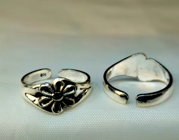 Antique-Finish_Silver_Daisy_Toe_Rings