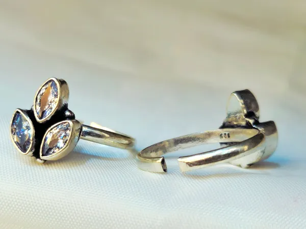 Antique-Finish_Silver_Tri-Marquise_Diamond_Cluster_Toe_Rings