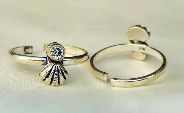 Antique-Finish_Silver_Cobra_Hood_And_Solitaire_Toe_Rings