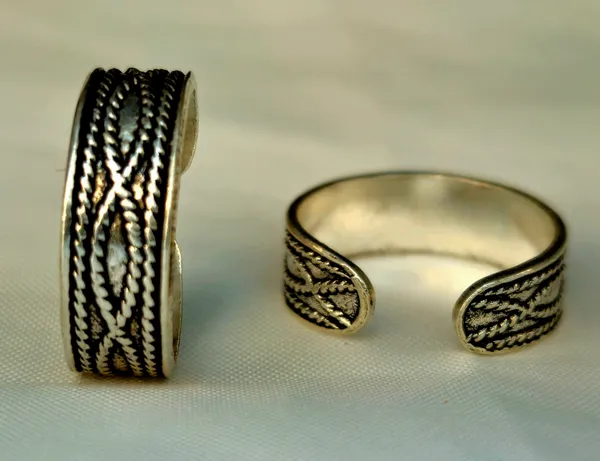 Antique-Finish_Silver_Braided_Chain_Toe_Rings