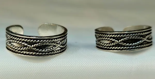 Antique-Finish_Silver_Braided_Chain_Toe_Rings