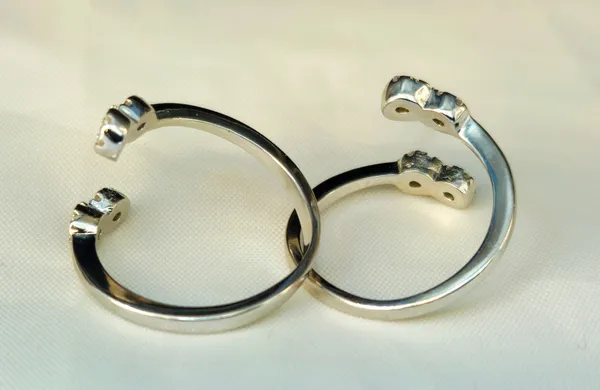 Polished_Silver_Crystal-Studded_Infinity_Bypass_Toe_Rings