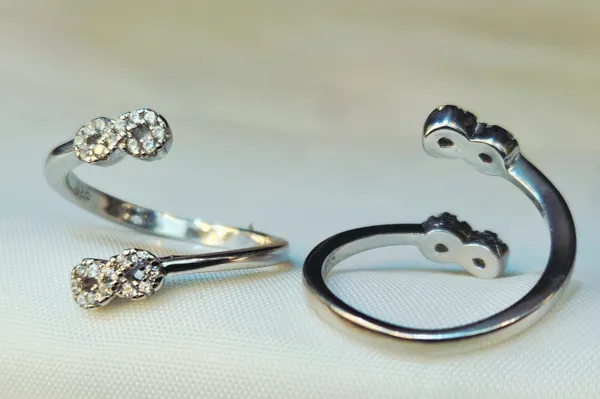 Polished_Silver_Crystal-Studded_Infinity_Bypass_Toe_Rings