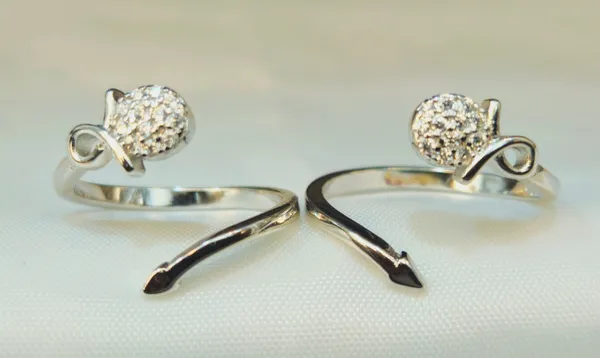 Silver_Crystal_Fish_And_Arrow_Tail_Bypass_Toe_Rings
