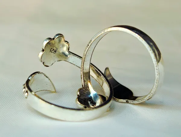 Antique-Finish_Silver_Flower_And_Leaf_Bypass_Toe_Rings