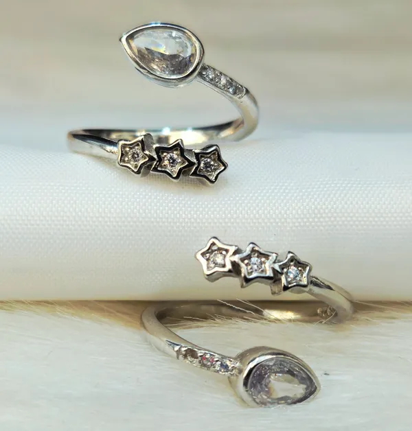 Silver_Star_Cluster_And_Pear_Diamond_Bypass_Toe_Rings