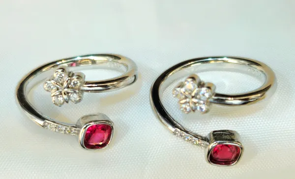 Silver_Diamond_Flower_And_Ruby_Bypass_Toe_Rings