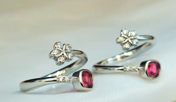 Silver_Diamond_Flower_And_Ruby_Bypass_Toe_Rings