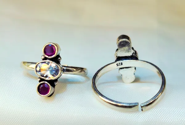 Antique-Finish_Silver_Vertical_Tri-Stone_Toe_Rings