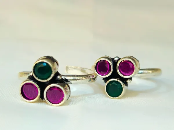 Antique-Finish_Silver_Tri-Stone_Cluster_Toe_Rings