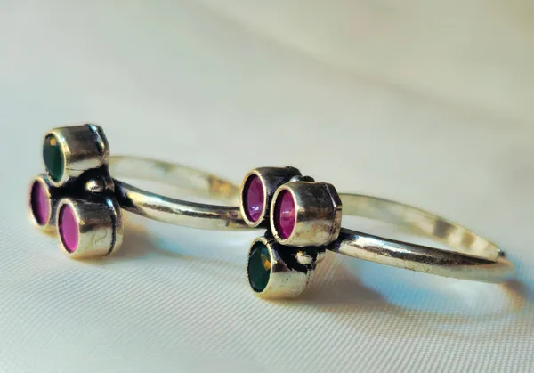 Antique-Finish_Silver_Tri-Stone_Cluster_Toe_Rings