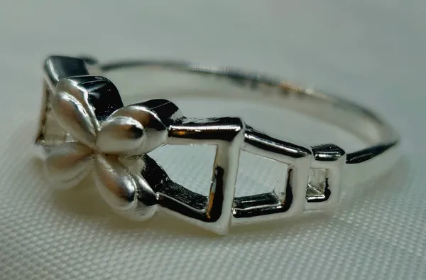 Silver_Four-Leaf_Clover_Ring