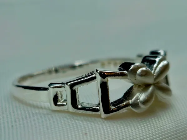Silver_Four-Leaf_Clover_Ring