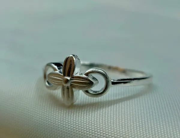 Matte_Silver-Toned_Floral_Quatrefoil_Ring