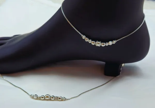 Contemporary_Silver-Toned_Textured_Bead_Anklet