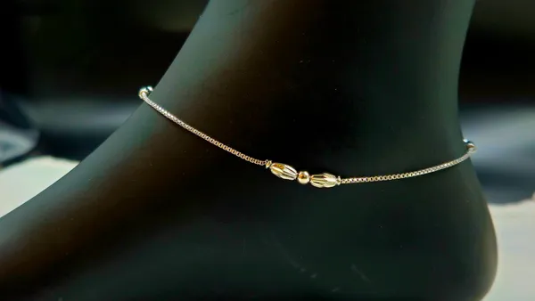 Minimalist_Silver-Toned_Beaded_Anklet
