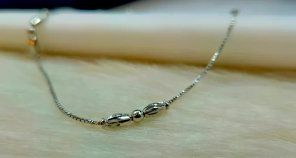 Minimalist_Silver-Toned_Beaded_Anklet