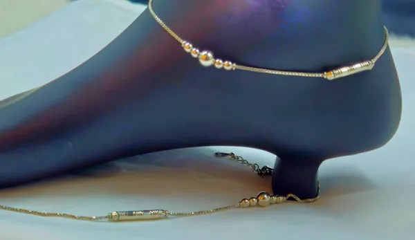 Modern_Gold-Toned_Beaded_Anklet
