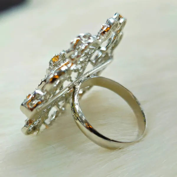 Floral_Halo_Design_Ring