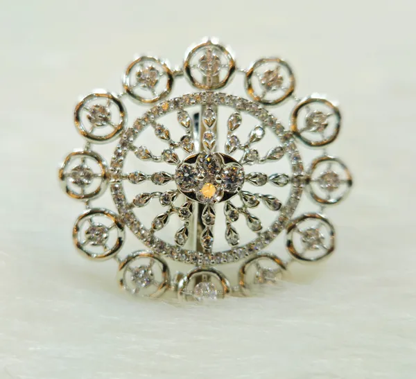 Floral_Halo_Design_Ring