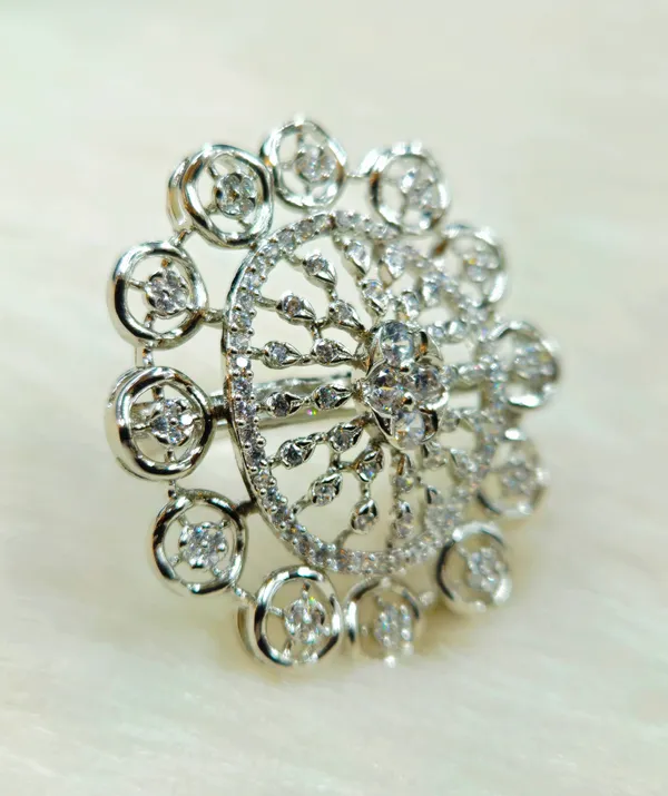 Floral_Halo_Design_Ring