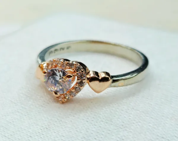 Sterling_Silver_Heart-Shaped_Ring_With_A_Two-Tone_Design